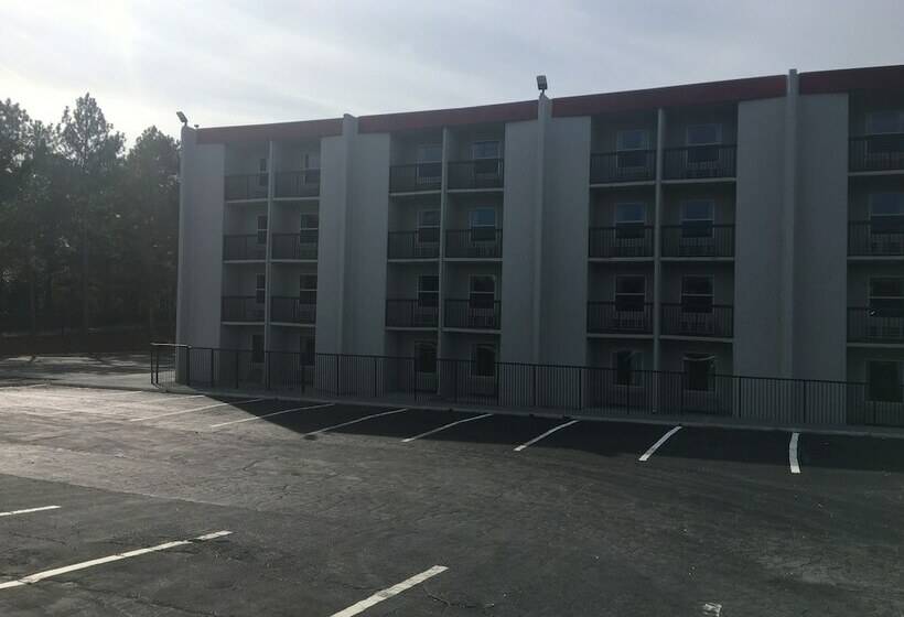 هتل Peachtree Inn & Suites