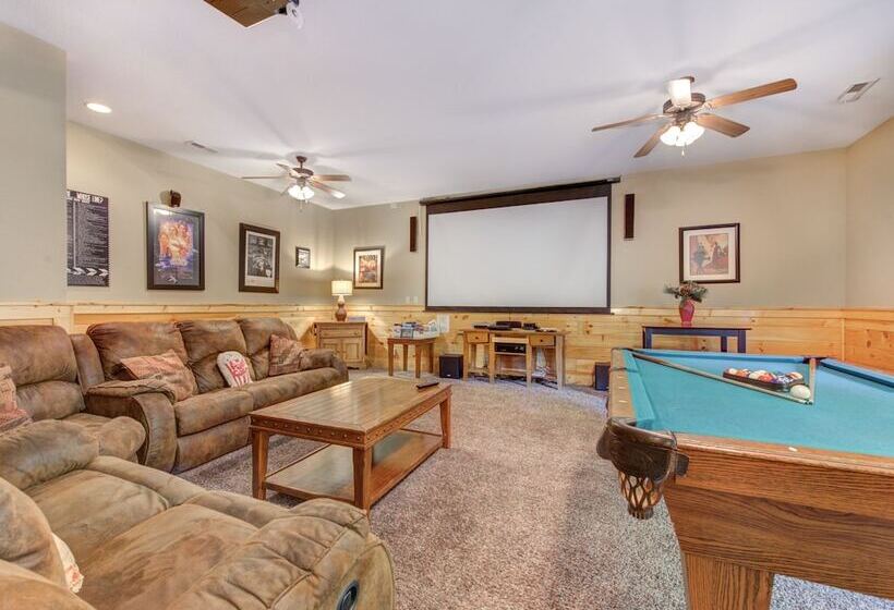 Moonlight Theater Lodge