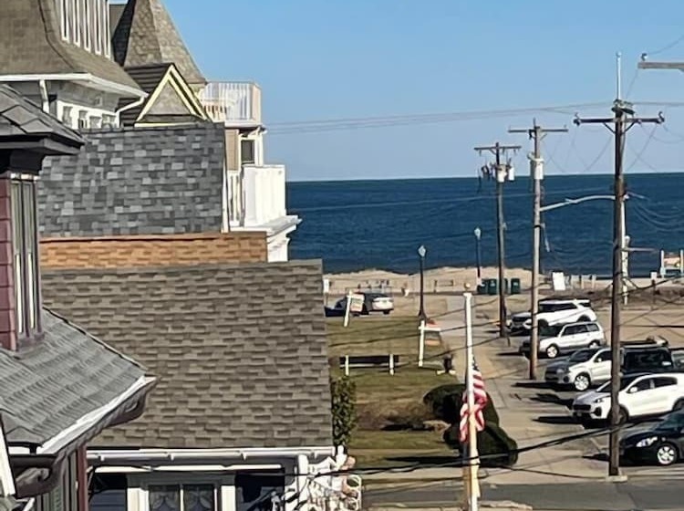 Quaker Inn