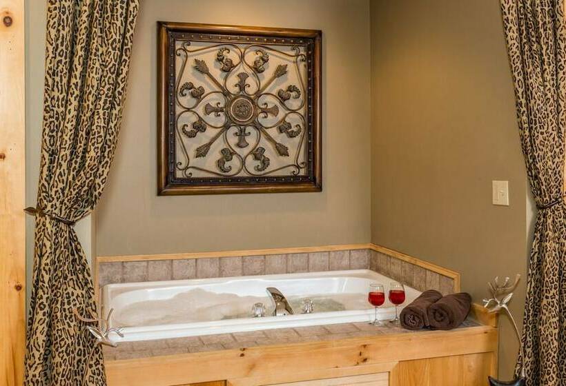 Twin Falls Stunning Landscape With 10ft Waterfall