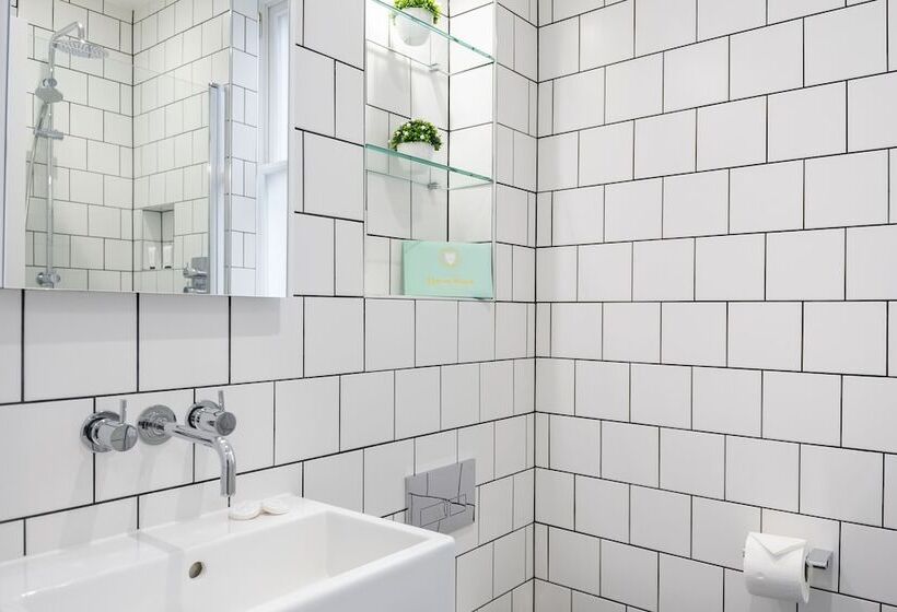 Urban Chic  Shaftesbury