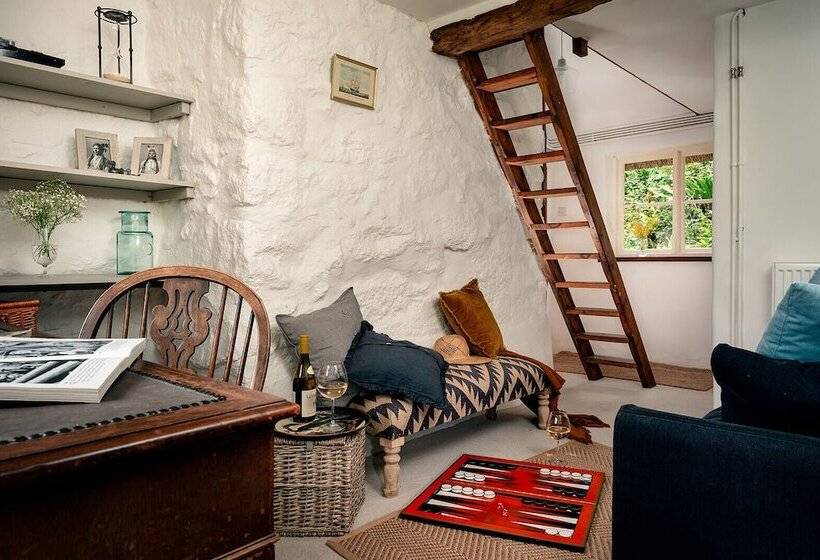 Weeke Brook   Quintessential Thatched Luxury Devon Cottage