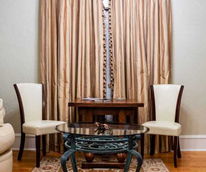 تختخواب و صبحانه Decatur Courthouse Suites