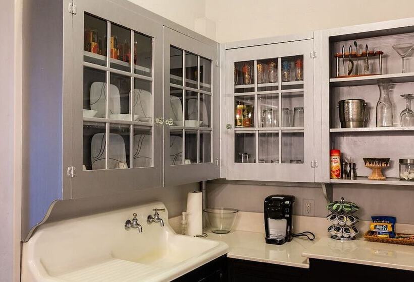 تختخواب و صبحانه Decatur Courthouse Suites