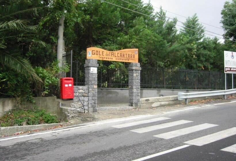 צימר Villa Le Gemelle Dell'alcantara