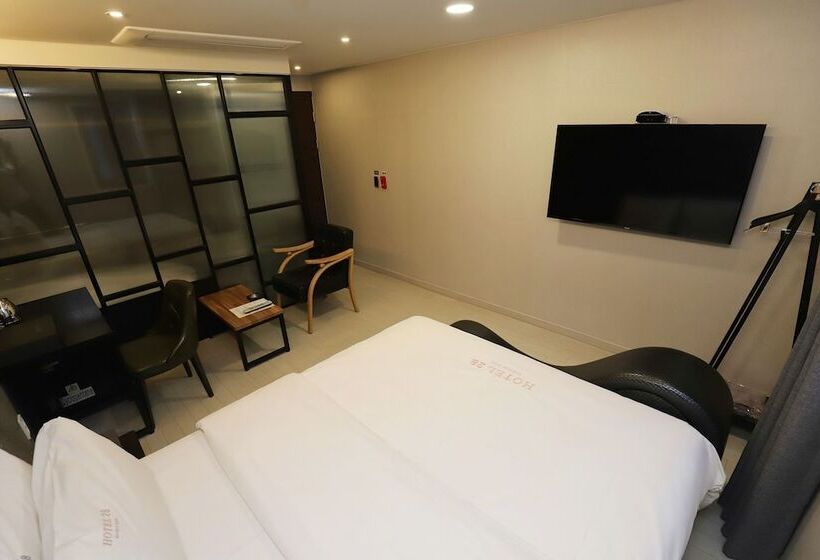 The Unique Hotel 28
