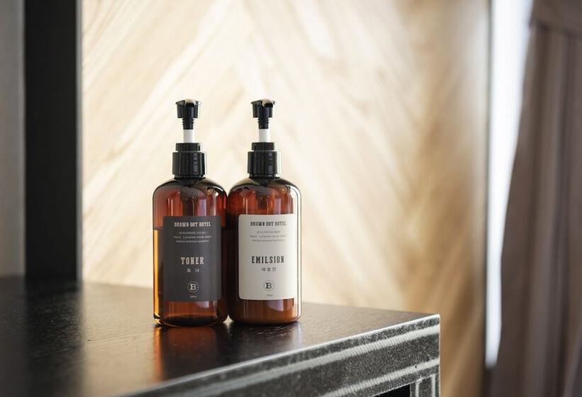 בית מלון כפרי Brown Dot Tongyeong