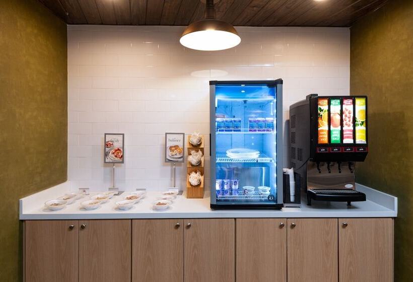 هتل Fairfield By Marriott Inn & Suites Waller