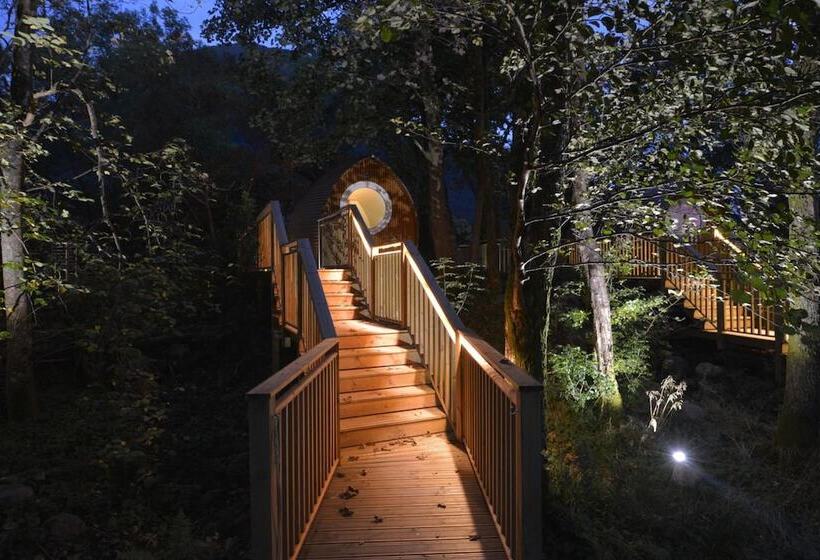 هتل Riverbeds Lodges With Hot Tubs