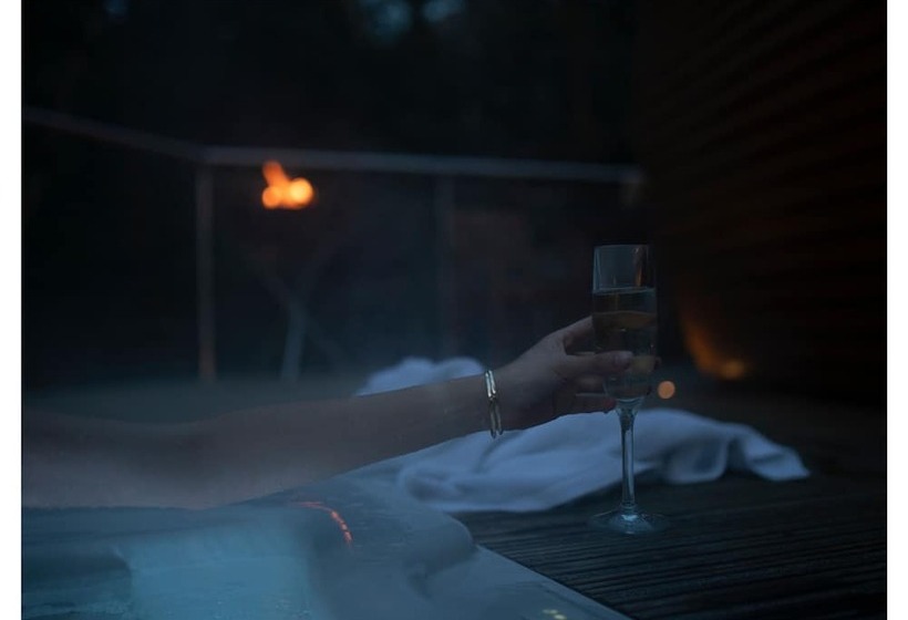 هتل Riverbeds Lodges With Hot Tubs