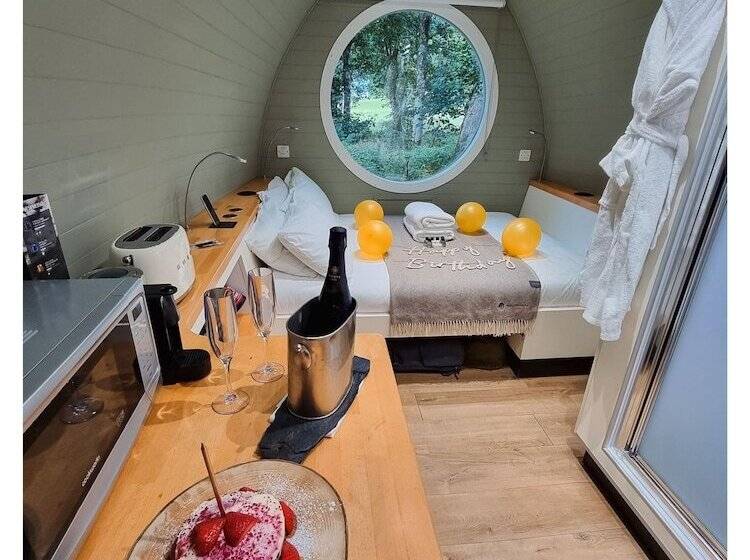 هتل Riverbeds Lodges With Hot Tubs
