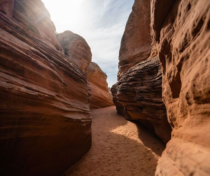 Отель Under Canvas Lake Powellgrand Staircase
