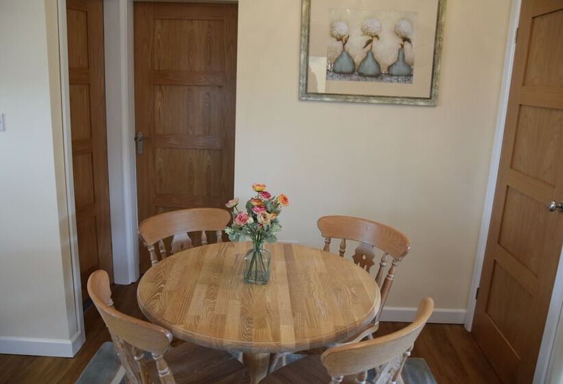 2 Bed Cottage   Sleeps4   Garden   Bbq