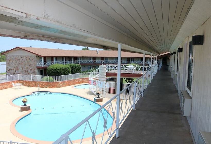 فندق على الطريق Friendship Inn