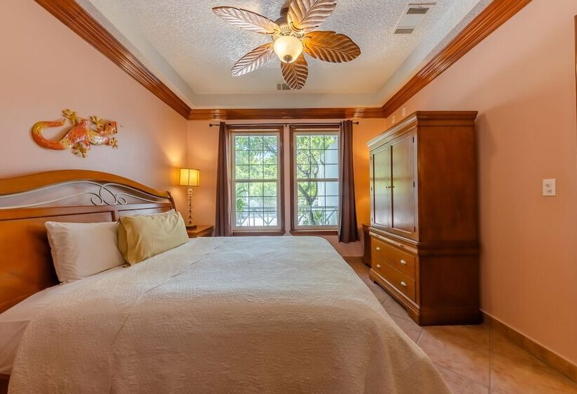 Grand Colony Island Villas