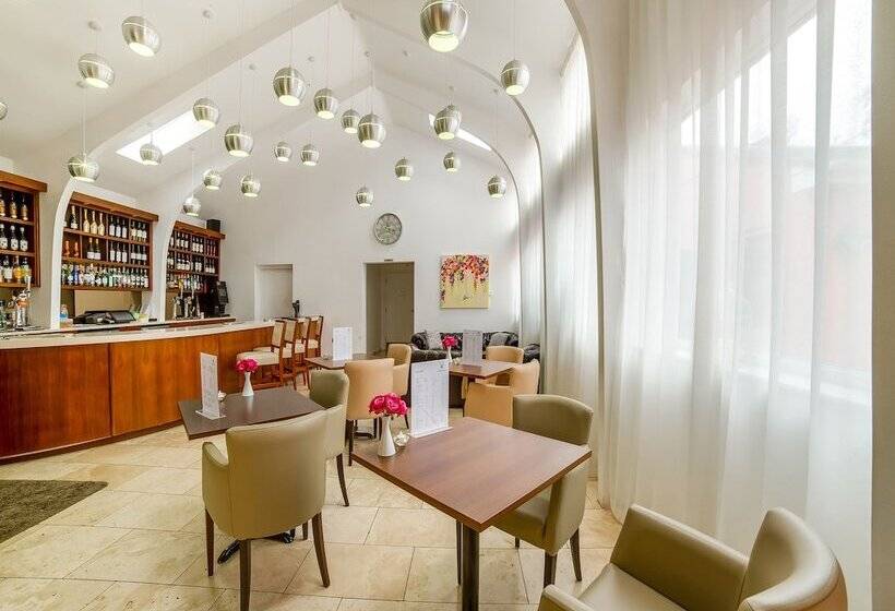 هتل Flagship Winford Manor