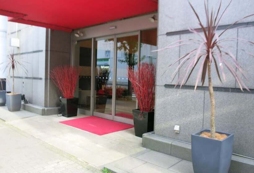 Hamilton Hotel Red