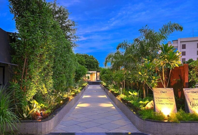 هتل Royale Sarovar Portico Agra