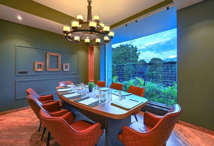 هتل Royale Sarovar Portico Agra