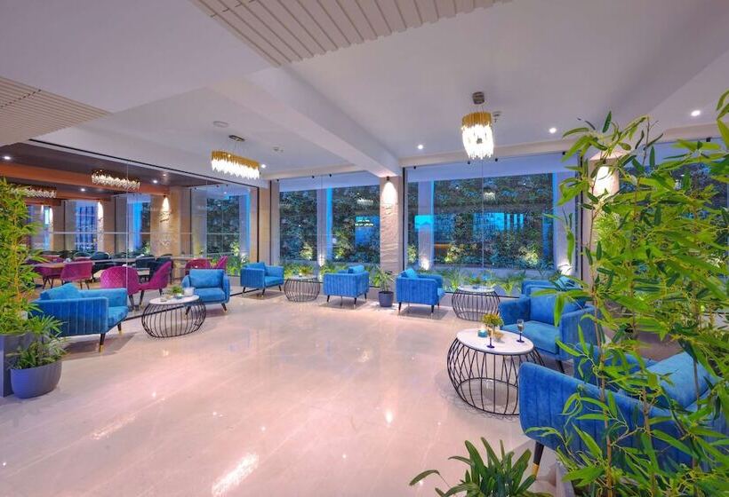 هتل Royale Sarovar Portico Agra