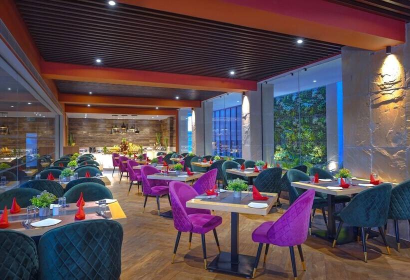هتل Royale Sarovar Portico Agra