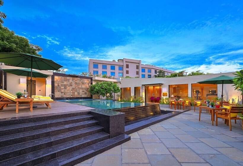 هتل Royale Sarovar Portico Agra