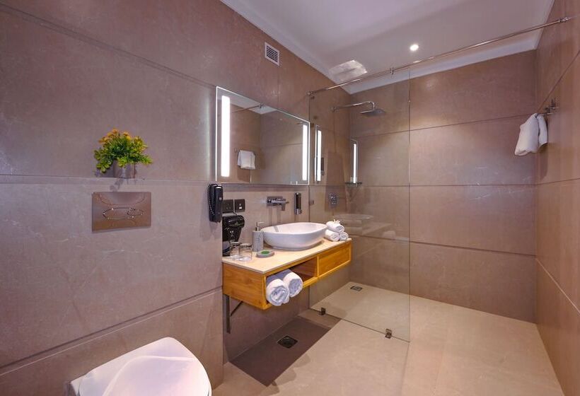 هتل Royale Sarovar Portico Agra
