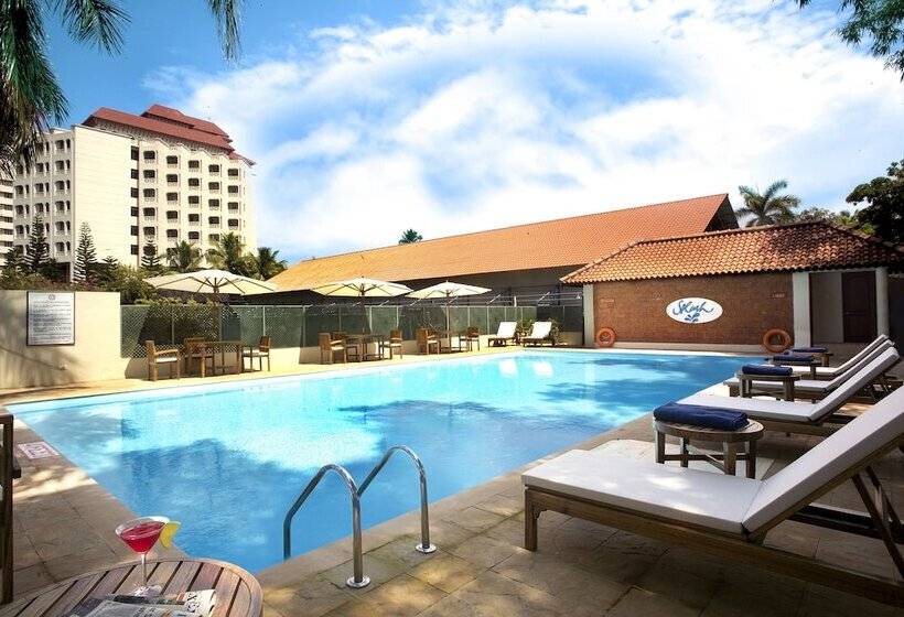 هتل Vivanta Ernakulam, Marine Drive