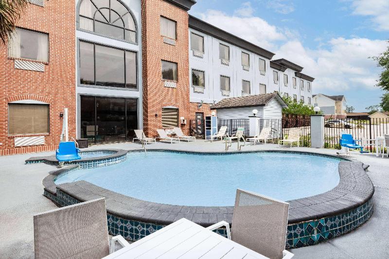 هتل Wingate By Wyndham Houston Bush Intercontinental Airport