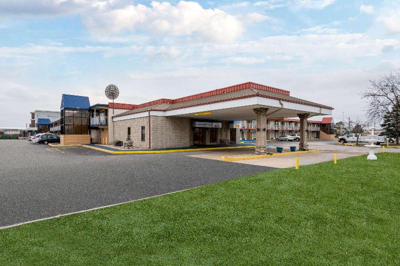 בית מלון כפרי Days Inn By Wyndham Perrysburg Toledo