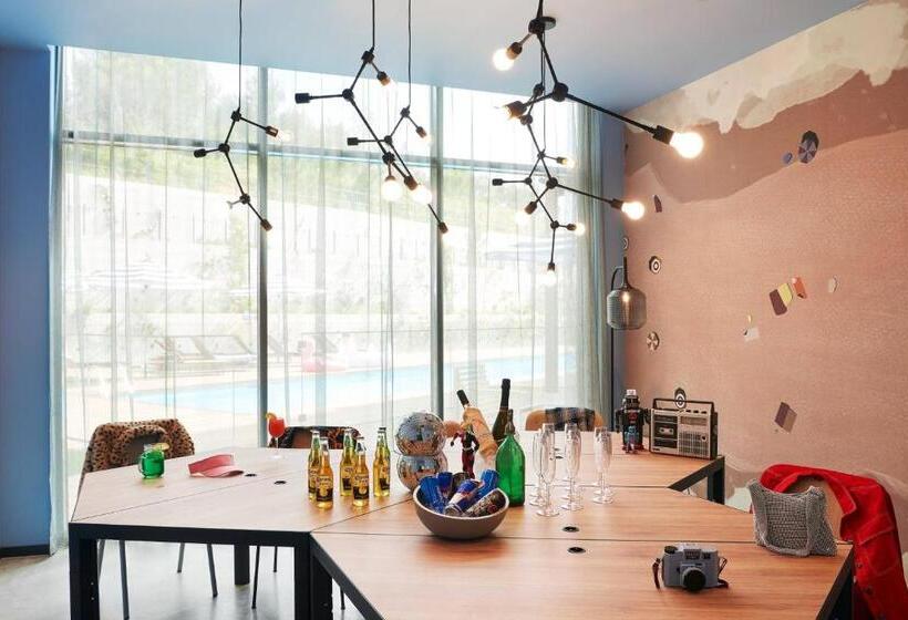 هتل Moxy Sophia Antipolis