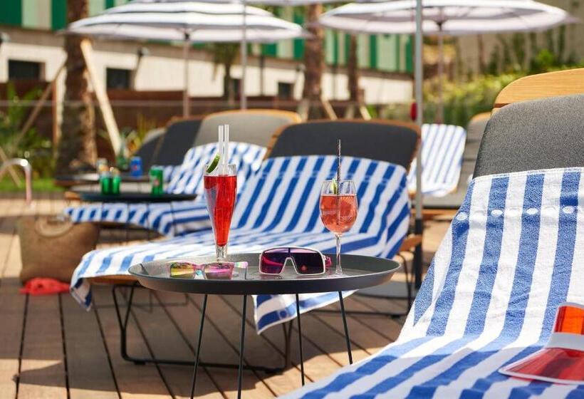 هتل Moxy Sophia Antipolis