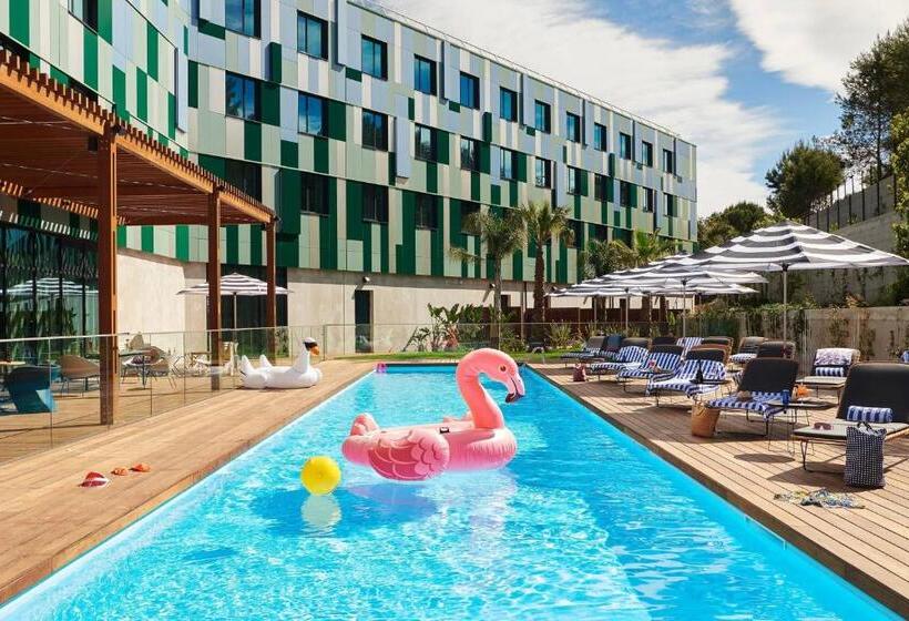 هتل Moxy Sophia Antipolis
