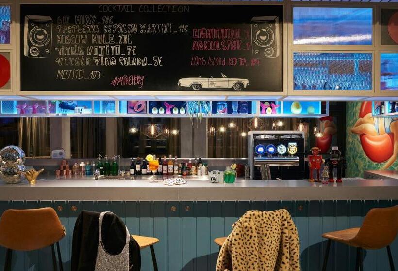 هتل Moxy Sophia Antipolis