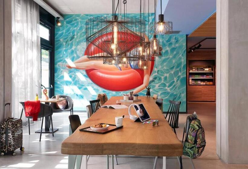 هتل Moxy Sophia Antipolis