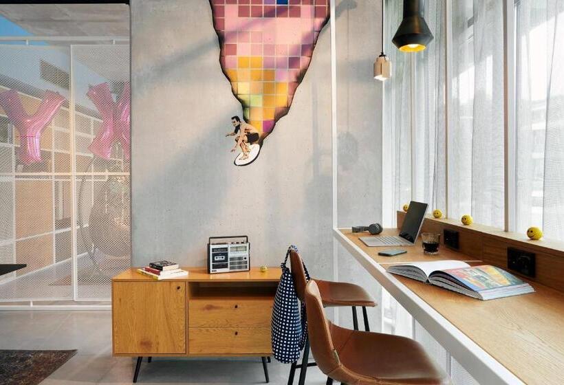 هتل Moxy Sophia Antipolis