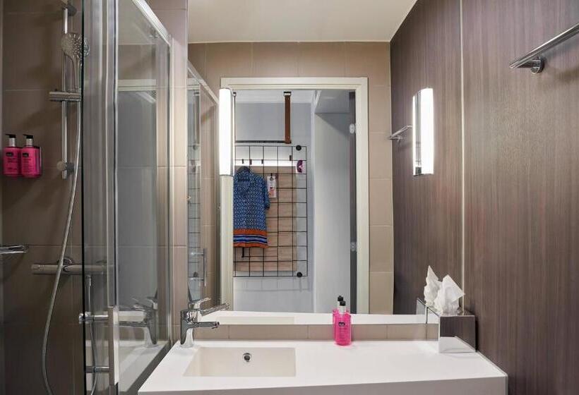 هتل Moxy Sophia Antipolis