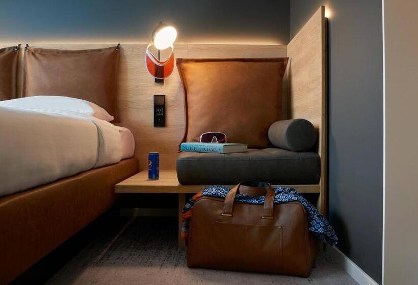 هتل Moxy Sophia Antipolis
