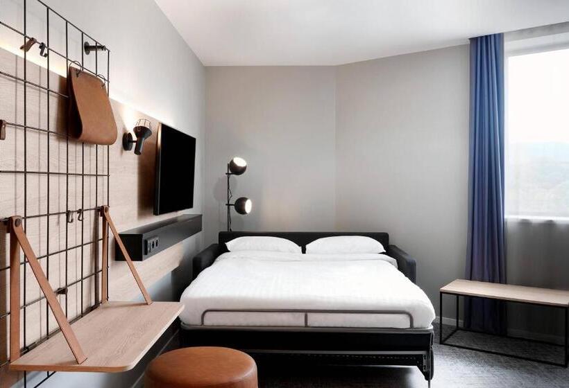هتل Moxy Sophia Antipolis