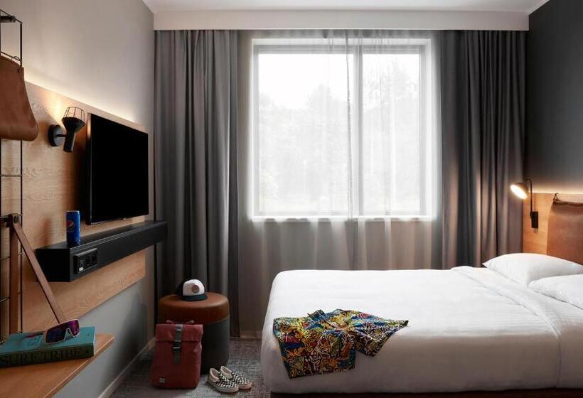 هتل Moxy Sophia Antipolis