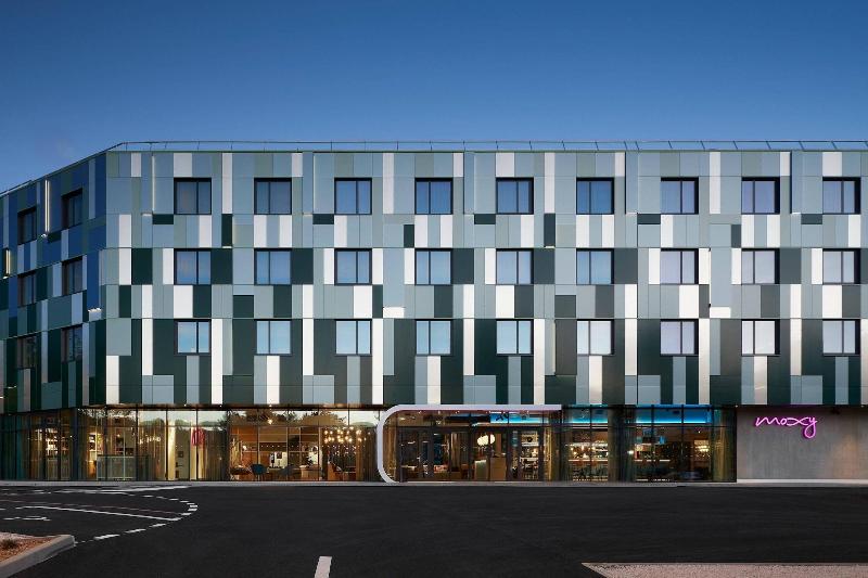 هتل Moxy Sophia Antipolis