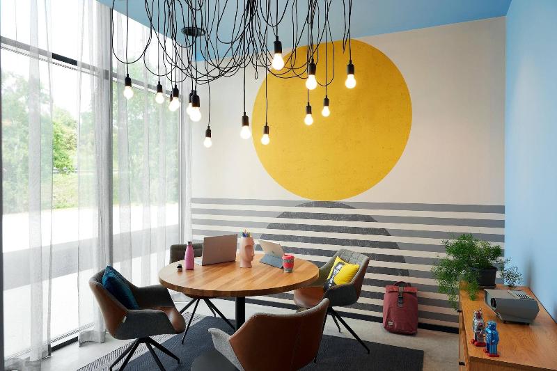 هتل Moxy Sophia Antipolis