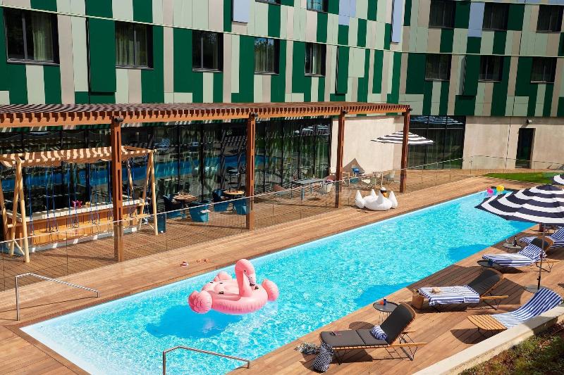 هتل Moxy Sophia Antipolis