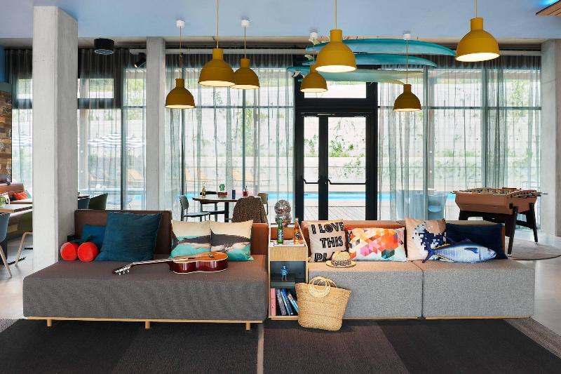 هتل Moxy Sophia Antipolis