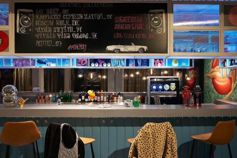 هتل Moxy Sophia Antipolis