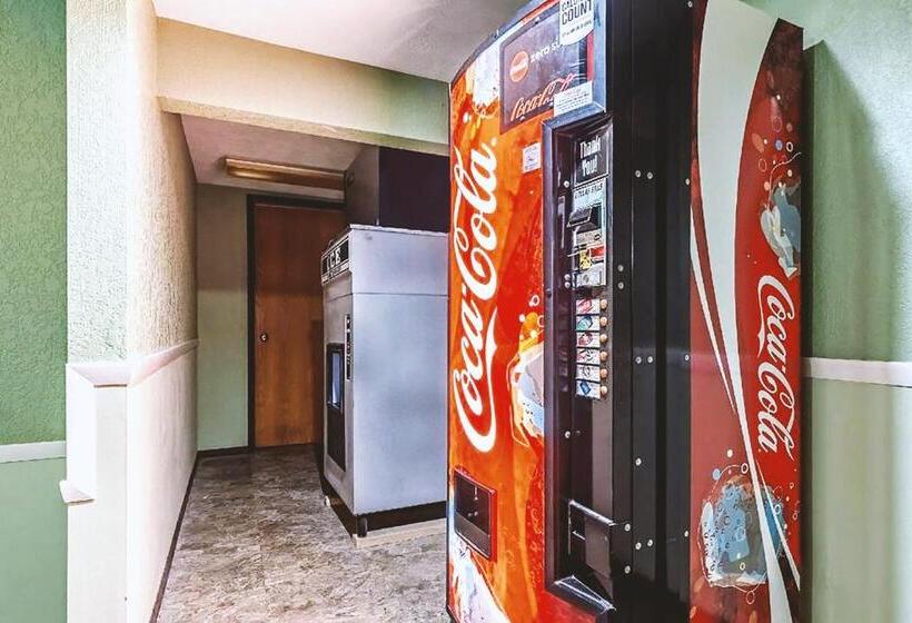 هتل Sky Palace Inn & Suites Mccook