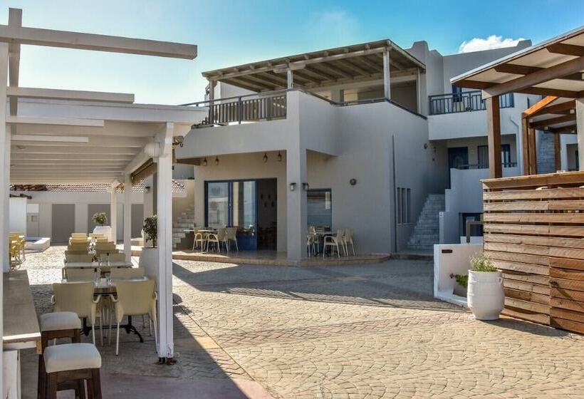 בית מלון כפרי Yria Beach