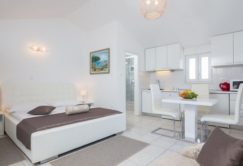 Beautiful Villa On The Coast In Sevid