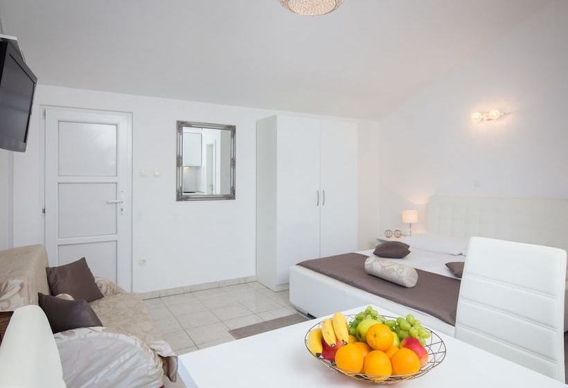 Beautiful Villa On The Coast In Sevid