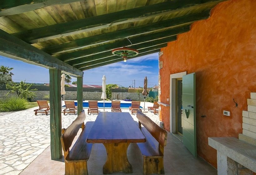 Charming Cottage With Pool Near Tinjan & The Beach